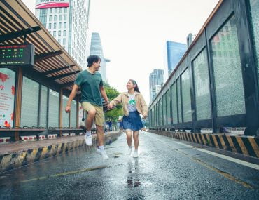 Chụp hình cưới tại bến xe buýt Hàm Nghi, Quận 1