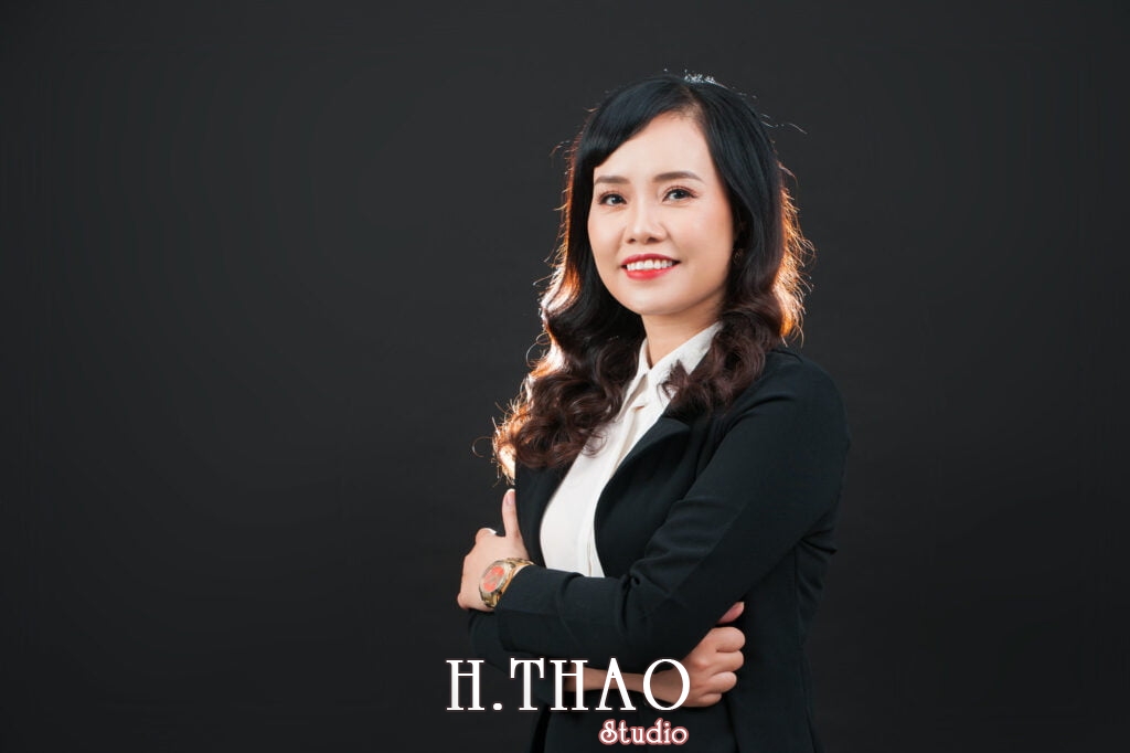 Chụp ảnh nữ doanh nhân Thu Trang tại HThao Studio Tp HCM