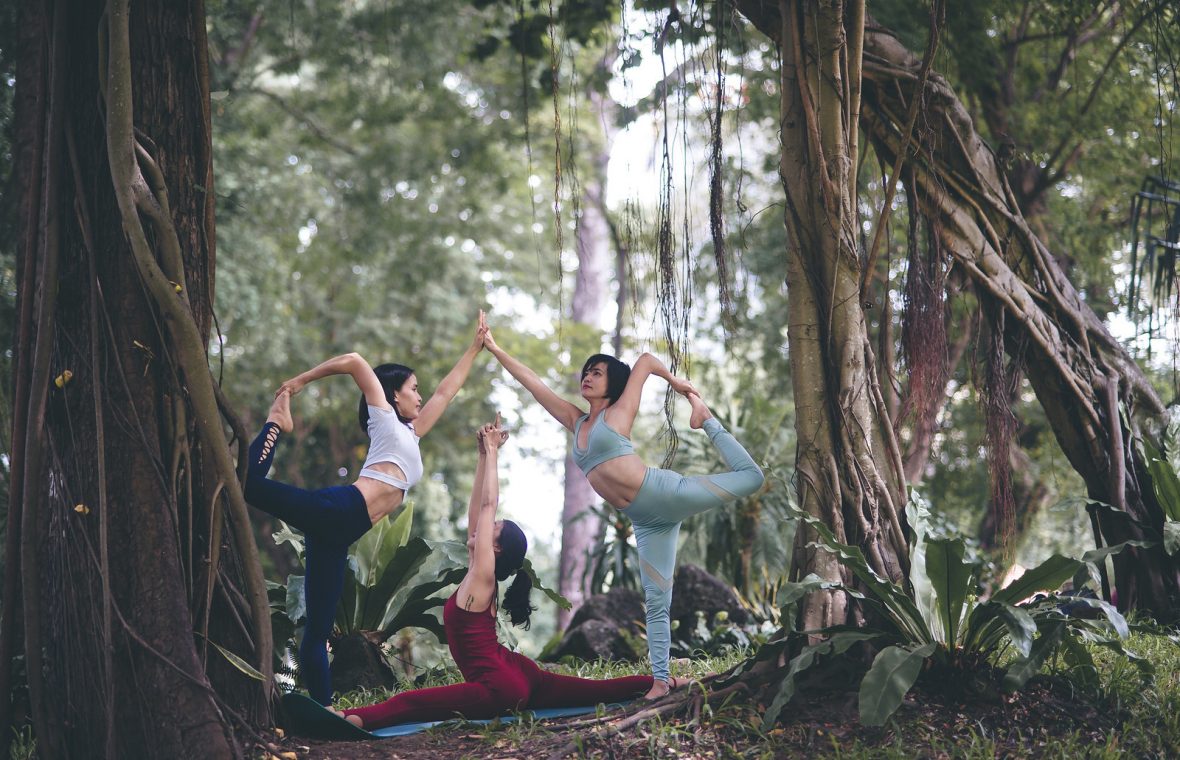 Bộ Ảnh Yoga Đẹp Tuyệt Vời Với 3 Thiếu Nữ Chụp Tại Công Viên Tao Đàn