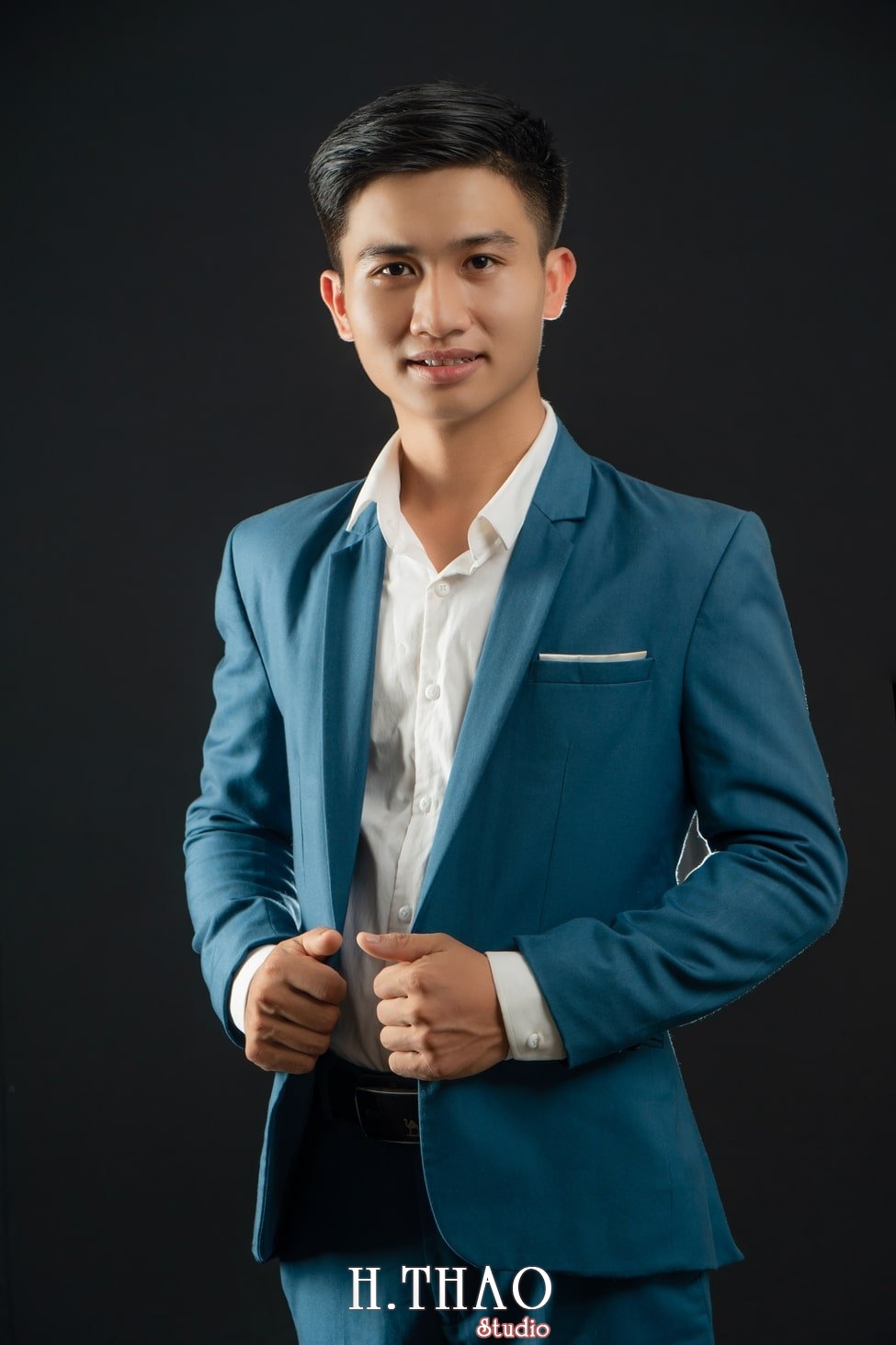 Anh Doanh Nhan 30 - Studio chuyên chụp ảnh profile công ty tại Tp.HCM – HThao Studio
