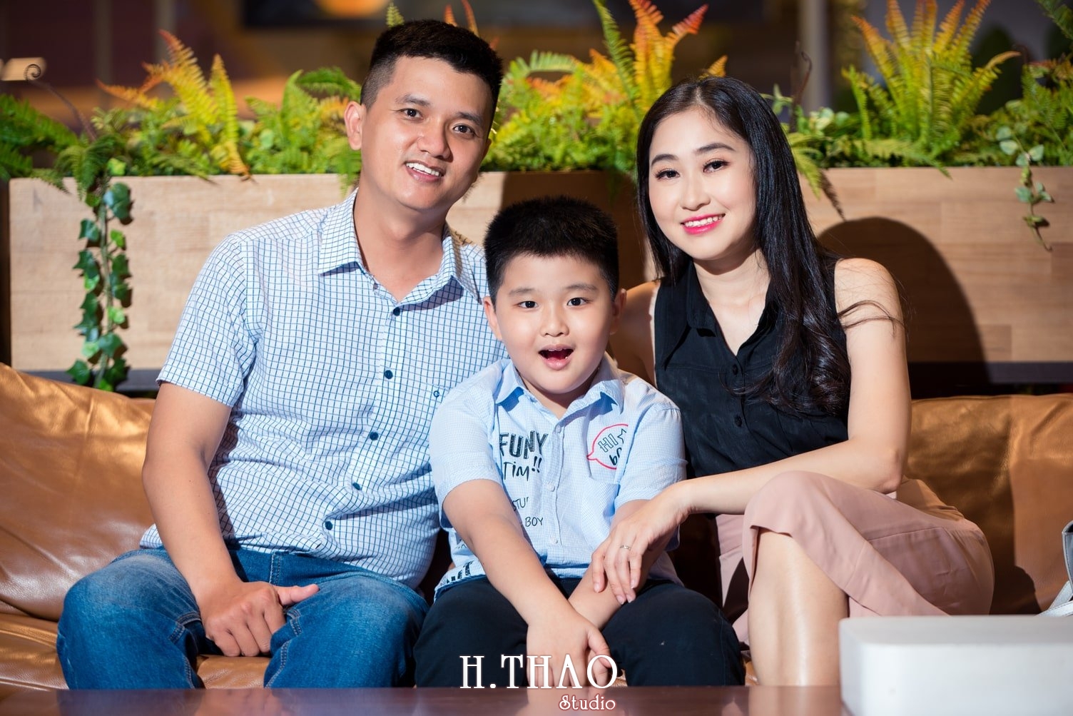Anh Gia dinh 3 nguoi 26 - Bộ ảnh gia đình 3 người chụp ngoại cảnh đẹp tự nhiên - HThao Studio