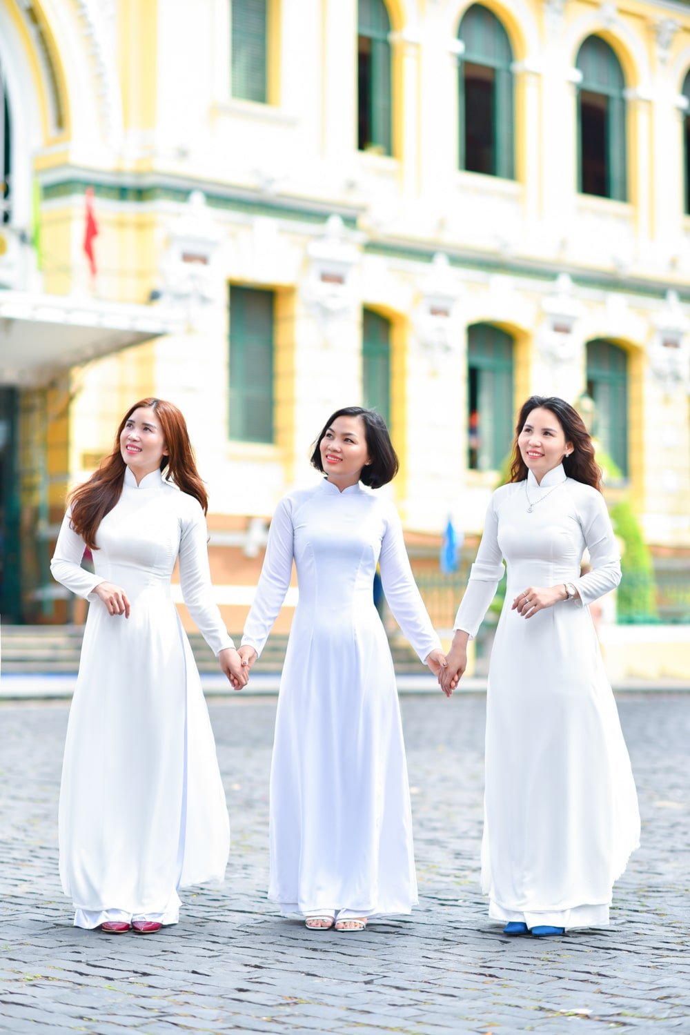 Anh ao dai dep 2023 25 min - 30+ cách tạo dáng chụp ảnh áo dài nhóm đẹp miễn chê – HThao Studio