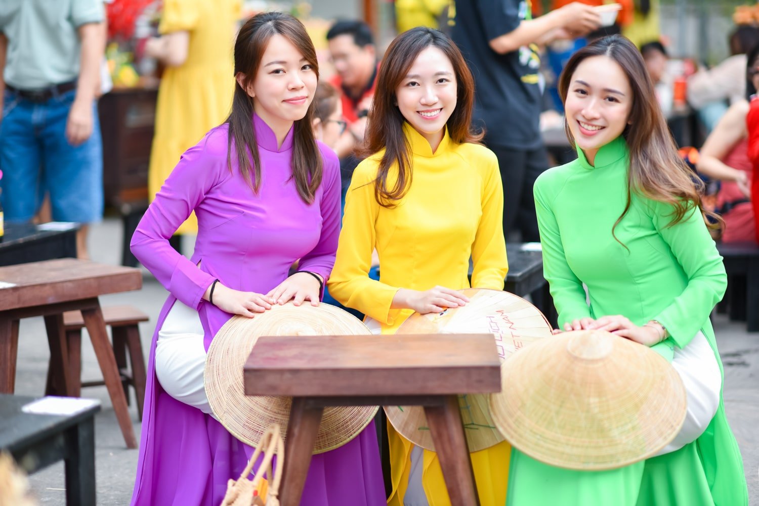 Anh ao dai dep 2023 95 min - 30+ cách tạo dáng chụp ảnh áo dài nhóm đẹp miễn chê – HThao Studio