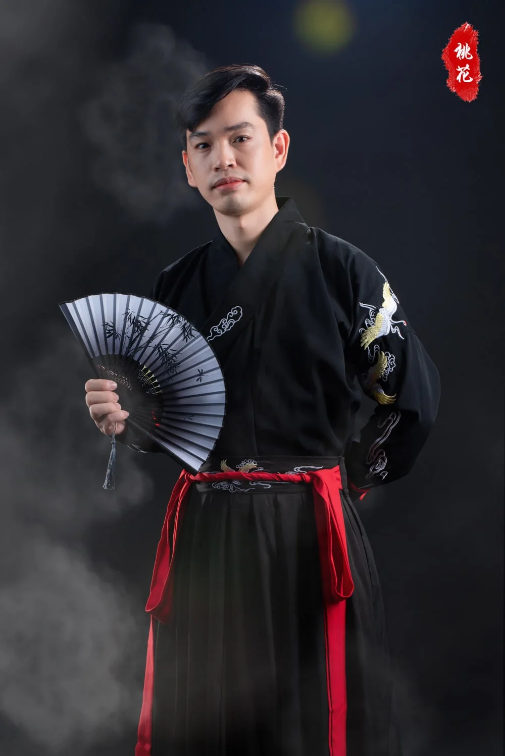 Anh co trang trong studio 2 min - G&oacute;c ảnh cổ trang chụp trong studio đẹp m&agrave; lạ - HThao Studio