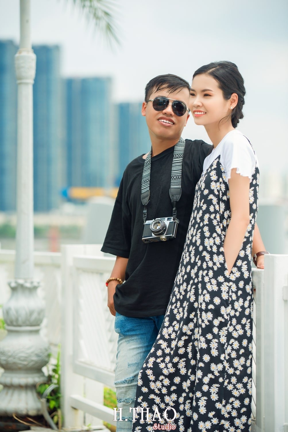 Anh couple dang yeu 24 - Bộ ảnh couple rất đáng yêu chụp tại  bến tàu ở Tp.HCM – HThao Studio
