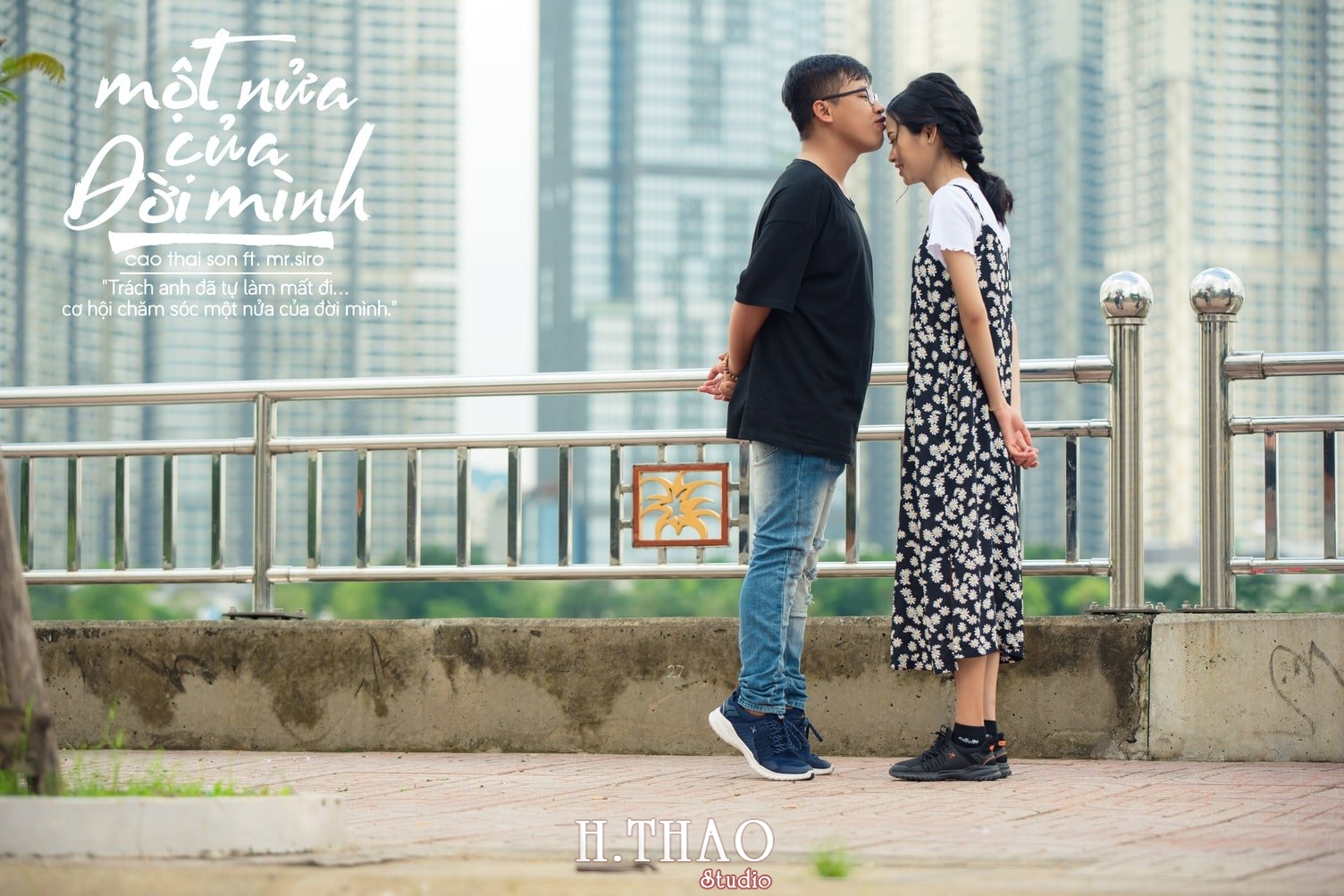 Anh couple dang yeu 5 - Bộ ảnh couple rất đáng yêu chụp tại  bến tàu ở Tp.HCM – HThao Studio