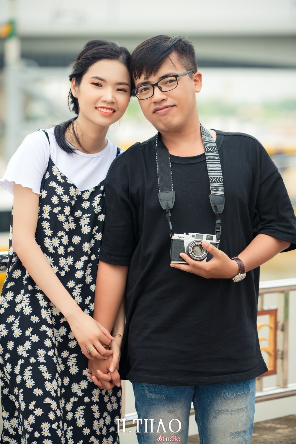 Anh couple dang yeu 8 - Bộ ảnh couple rất đáng yêu chụp tại  bến tàu ở Tp.HCM – HThao Studio