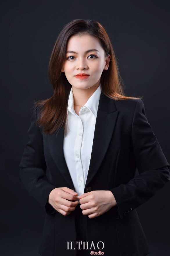 Anh doanh nhan 9 min 585x878 - Studio chụp ảnh profile cá nhân chuyên nghiệp ở Tp.HCM- HThao Studio