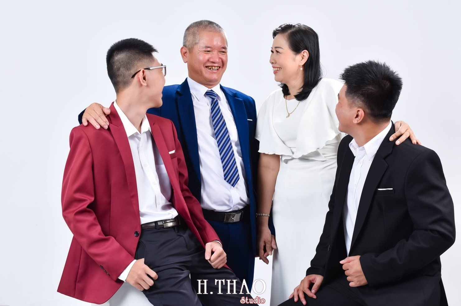 Anh gia dinh 10 min 1 - Studio chuyên chụp ảnh chân dung gia đình đẹp ở Tp.HCM- HThao Studio