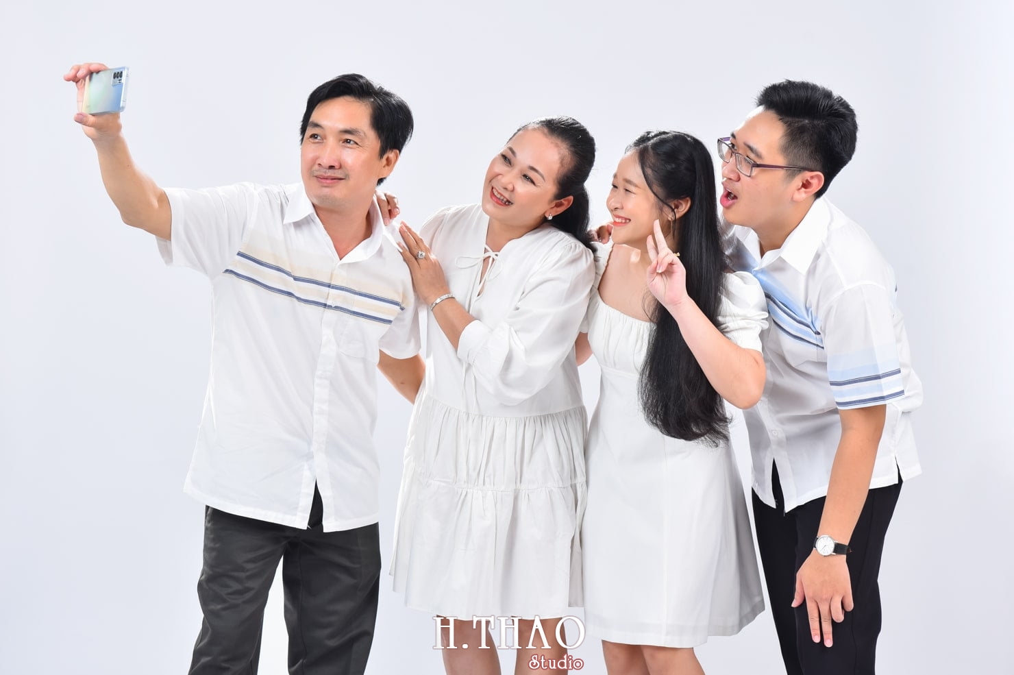 Anh gia dinh 10 min - Chụp ảnh gia đình kiểu hàn quốc, concept & giá chụp tại Tp.HCM – HThao Studio