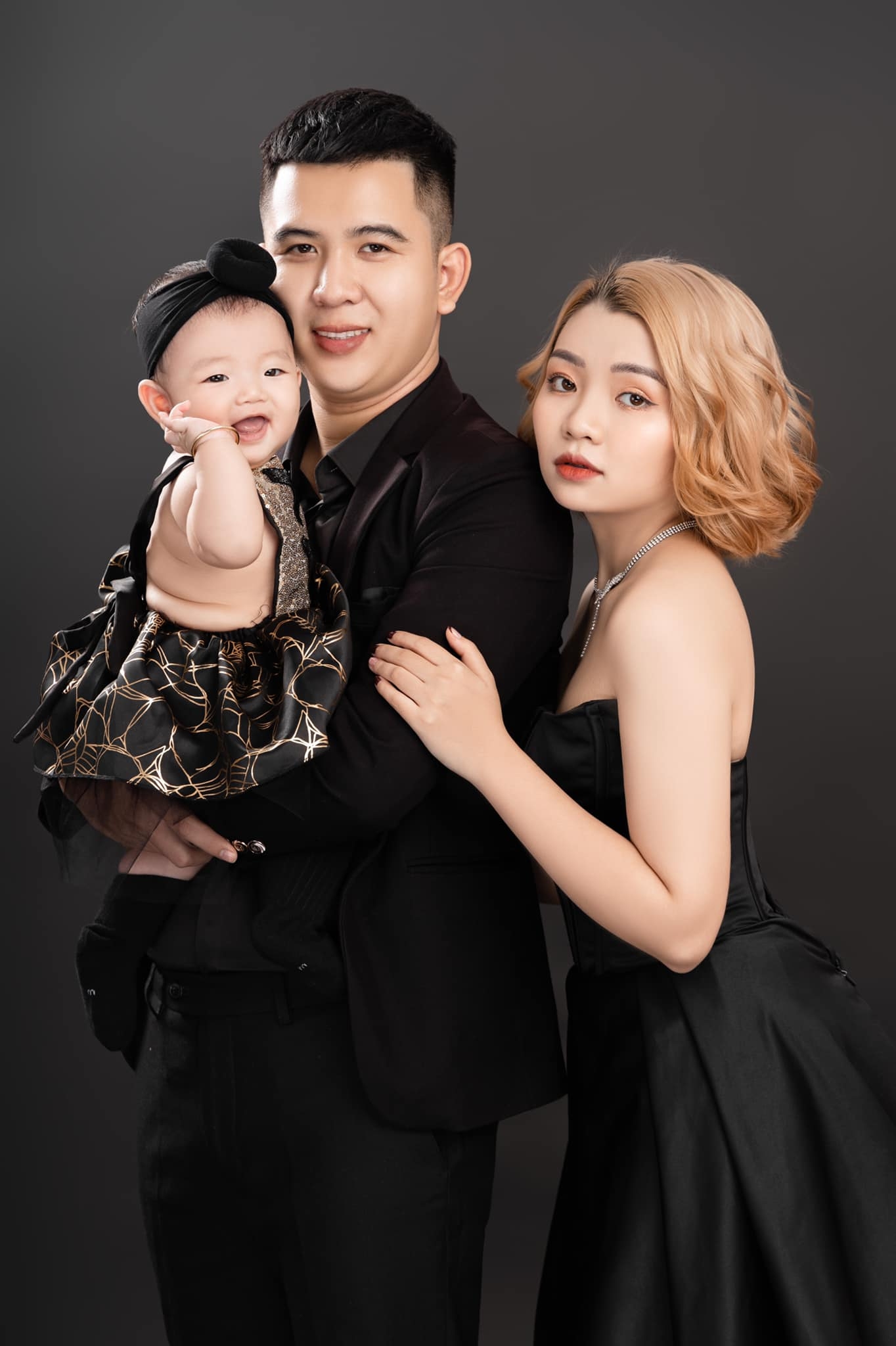 Anh gia dinh 3 1 - 35 cách tạo dáng chụp ảnh gia đình 3 người đẹp nhất - HThao Studio