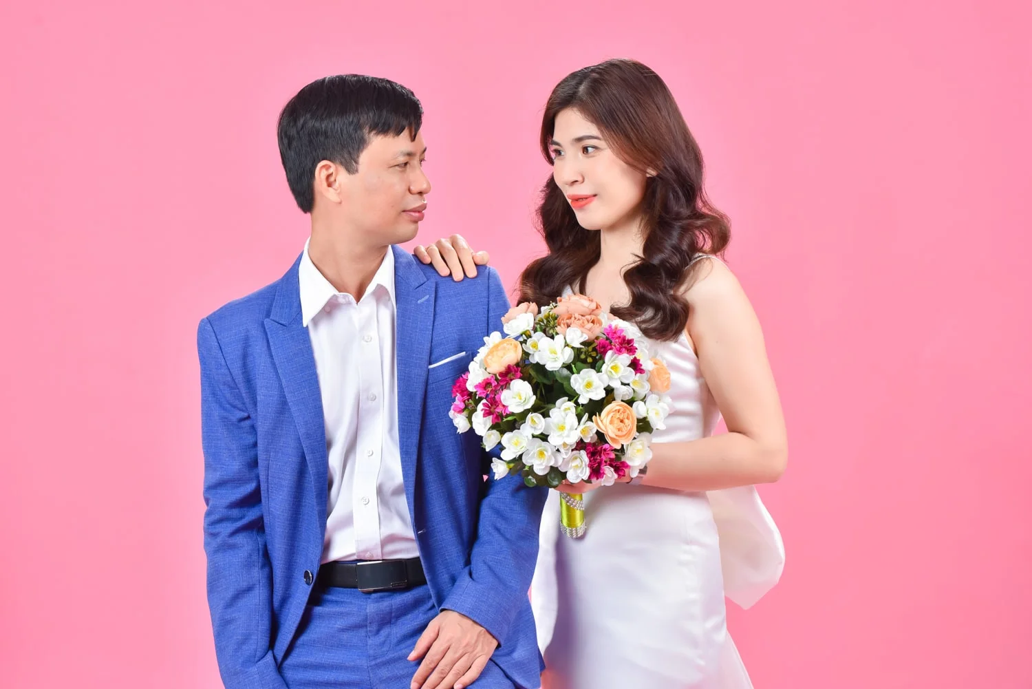 Anh gia dinh 4 nguoi 12 min - Chụp ảnh kỷ niệm 15 năm ngày cưới gia đình chị Tho- HThao Studio