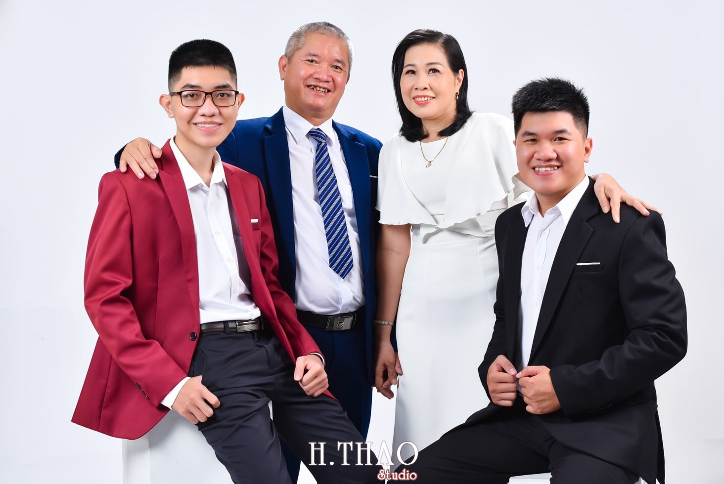 Anh gia dinh 9 min 1 - Chụp ảnh gia đình kiểu hàn quốc, concept & giá chụp tại Tp.HCM – HThao Studio