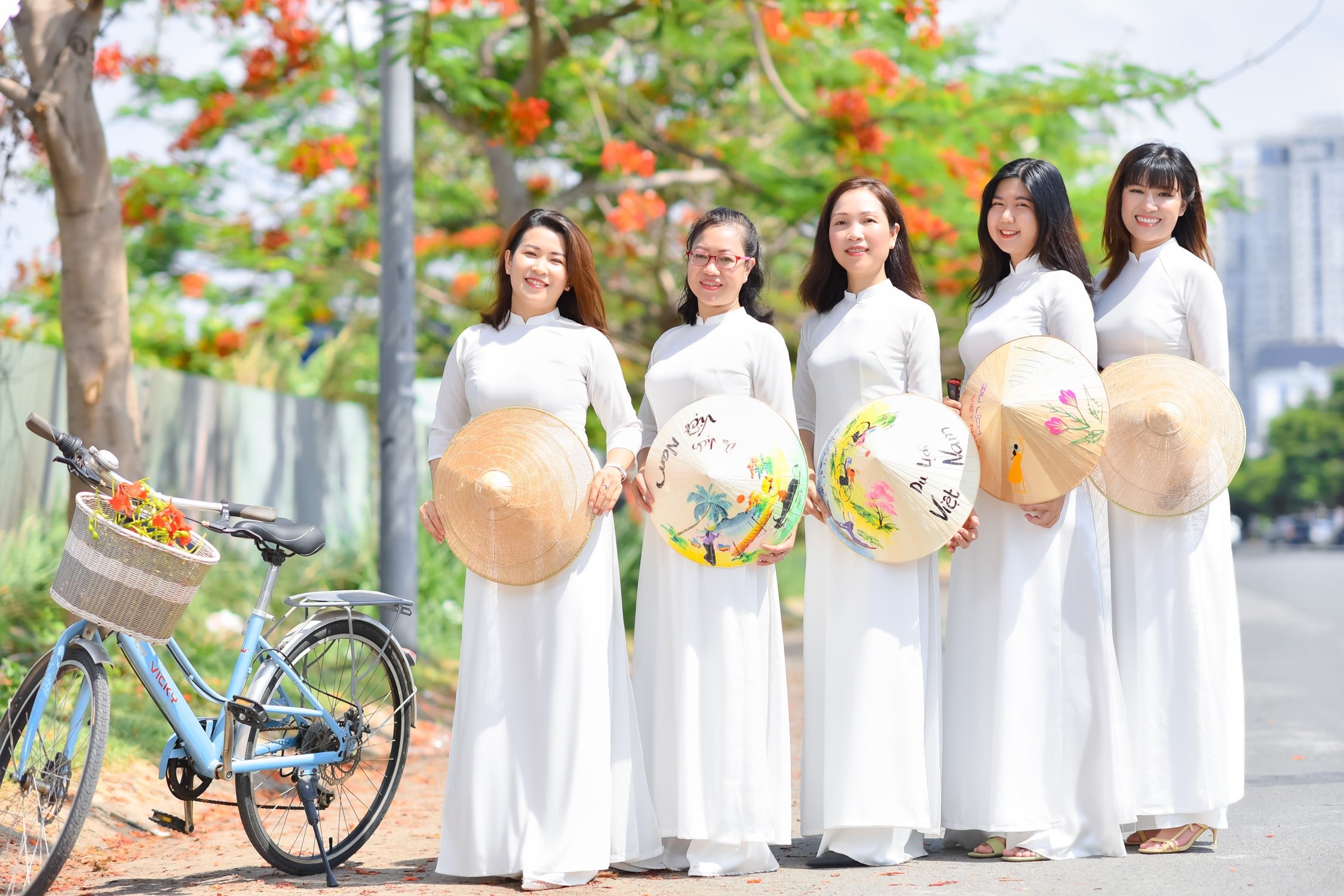 Anh hoa phuong 2 min - Tổng hợp concept chụp ảnh với hoa phượng tháng 5 đẹp – HThao Studio