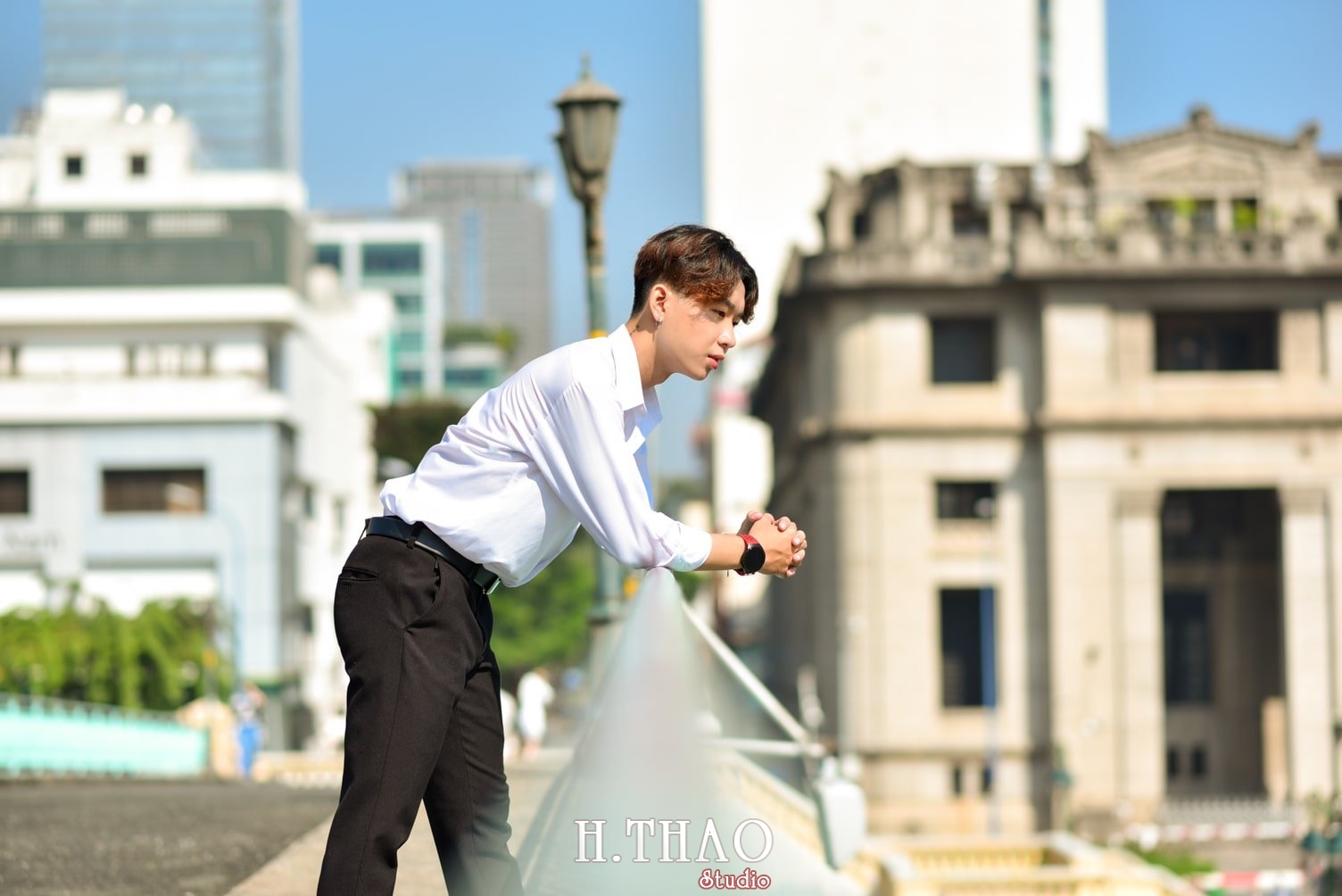 Anh nam buon 18 min - 45 cách tạo dáng chụp ảnh siêu đẹp cho Nam và Nữ - HThao Studio
