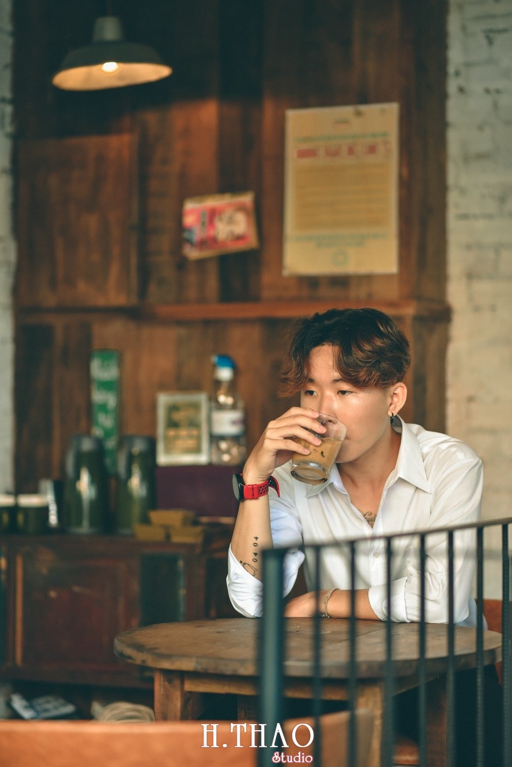 Anh nam buon 19 min - Góc chụp ảnh tại quán Cafe đẹp mà chất - HThao Studio