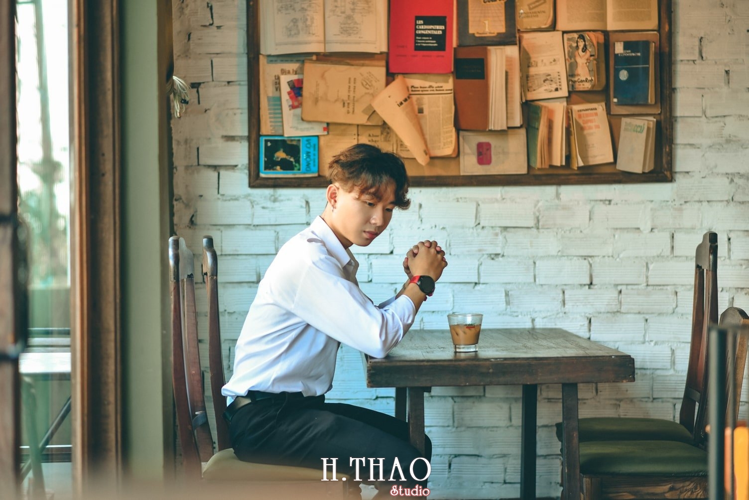 Anh nam buon 20 min - Góc chụp ảnh tại quán Cafe đẹp mà chất - HThao Studio