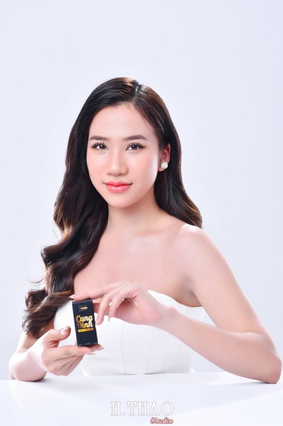 Anh quang cao 5 585x878 - Báo giá chụp ảnh Beauty sản phẩm trọn gói – HThao Studio