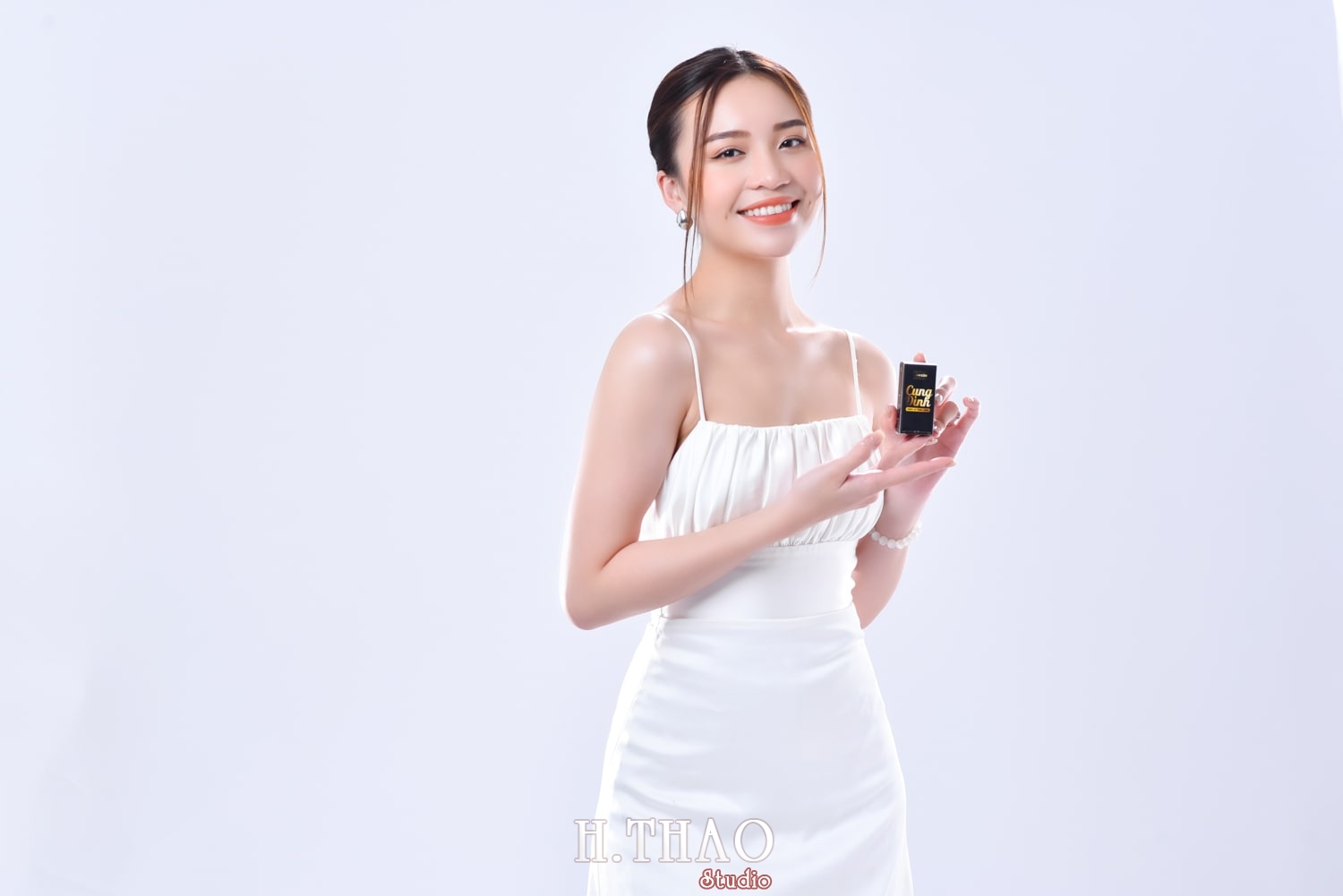 Anh quang cao 9 - Dịch vụ chụp ảnh quảng cáo sản phẩm với người mẫu – HThao Studio
