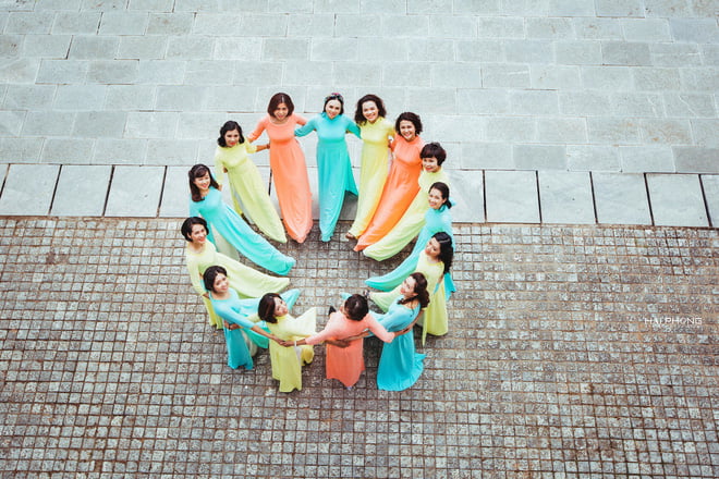 Ao dai nhom dep 6 - 30+ cách tạo dáng chụp ảnh áo dài nhóm đẹp miễn chê – HThao Studio
