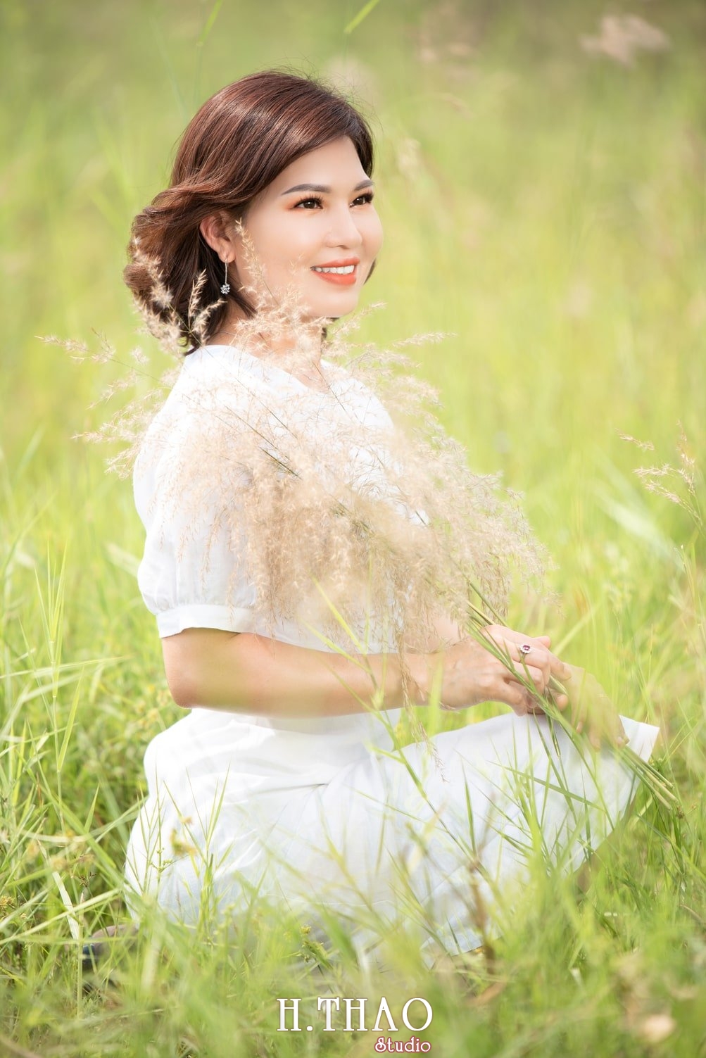 Canh Dong Co Lau 3 - Chụp ảnh với cánh đồng cỏ lau quận 9 tuyệt đẹp - HThao Studio