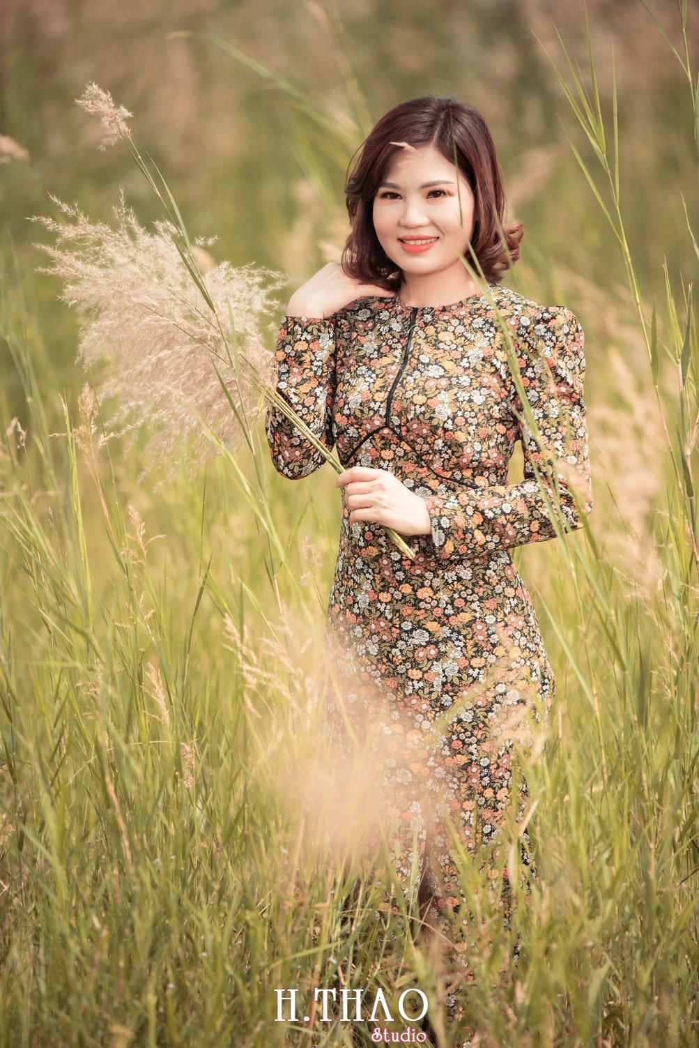 Canh Dong Co Lau 5 - Chụp ảnh với cánh đồng cỏ lau quận 9 tuyệt đẹp - HThao Studio