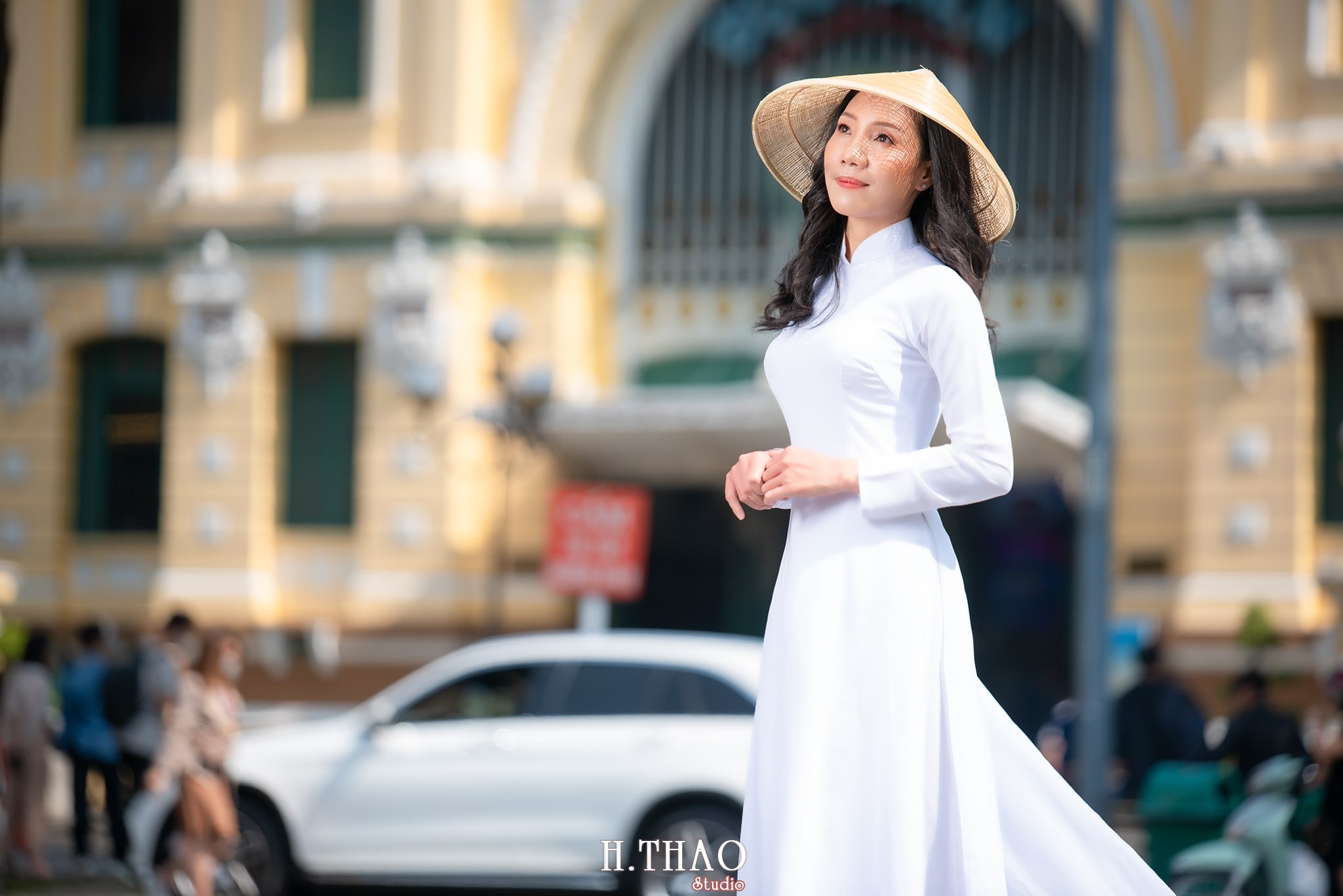 Chi Thoa - 49 cách tạo dáng chụp ảnh với áo dài tuyệt đẹp - HThao Studio