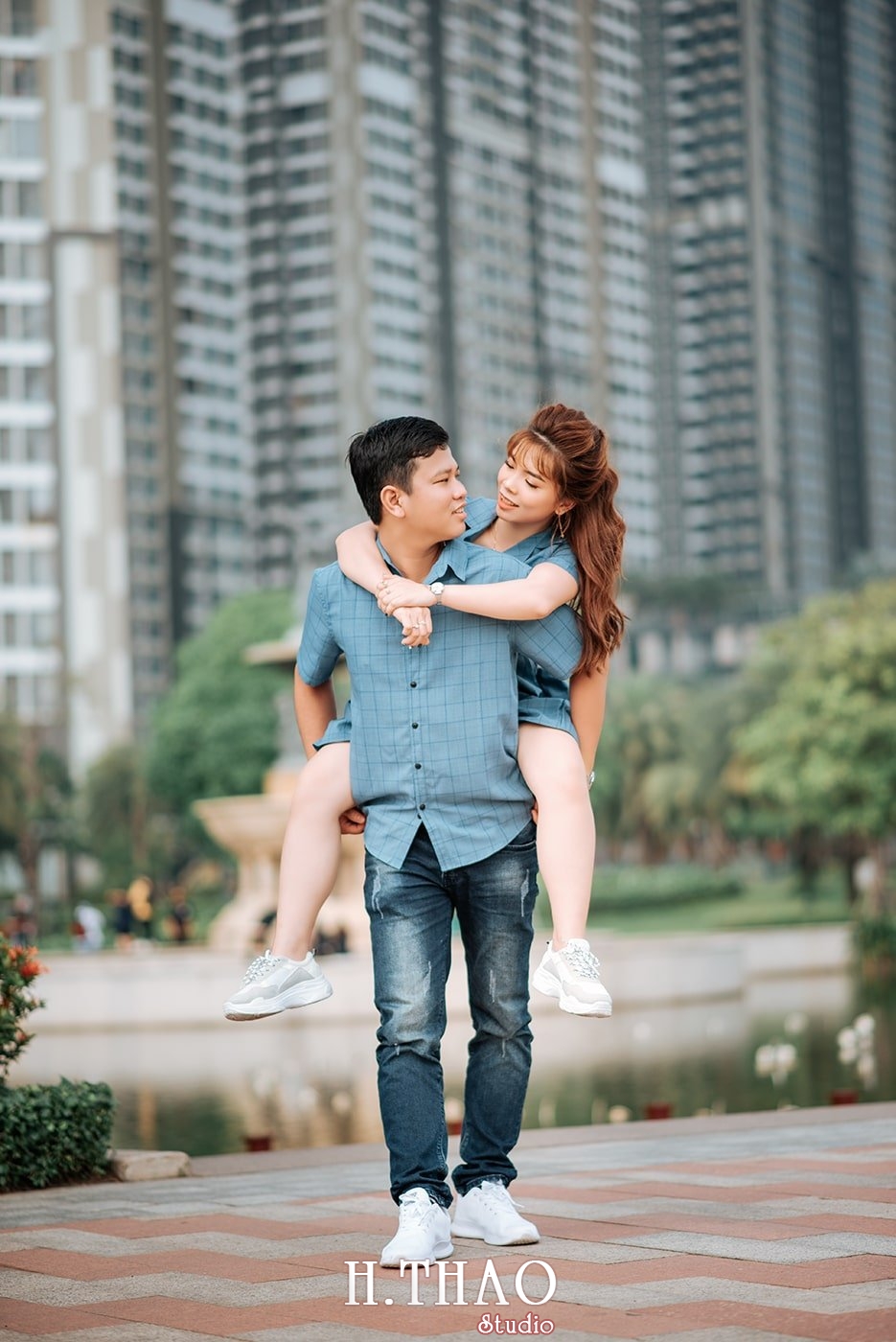 Couple 3 - 35 cách tạo dáng chụp ảnh đôi lãng mạn nhất - HThao Studio