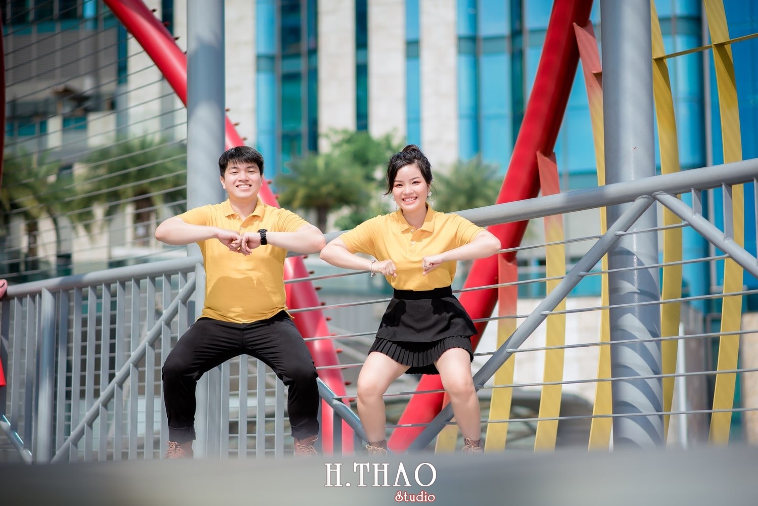 Couple Hai Hang 19 - 35 cách tạo dáng chụp ảnh đôi lãng mạn nhất - HThao Studio
