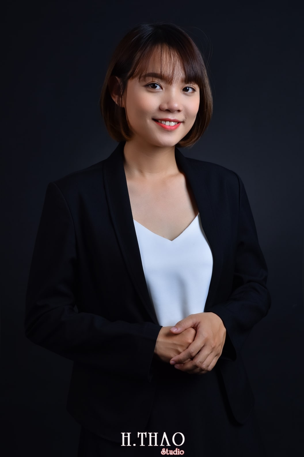 Doanh nhan nghe thuat 7 min - Cách chụp ảnh với áo vest nữ đẹp, trẻ trung, chuyên nghiệp- HThao Studio