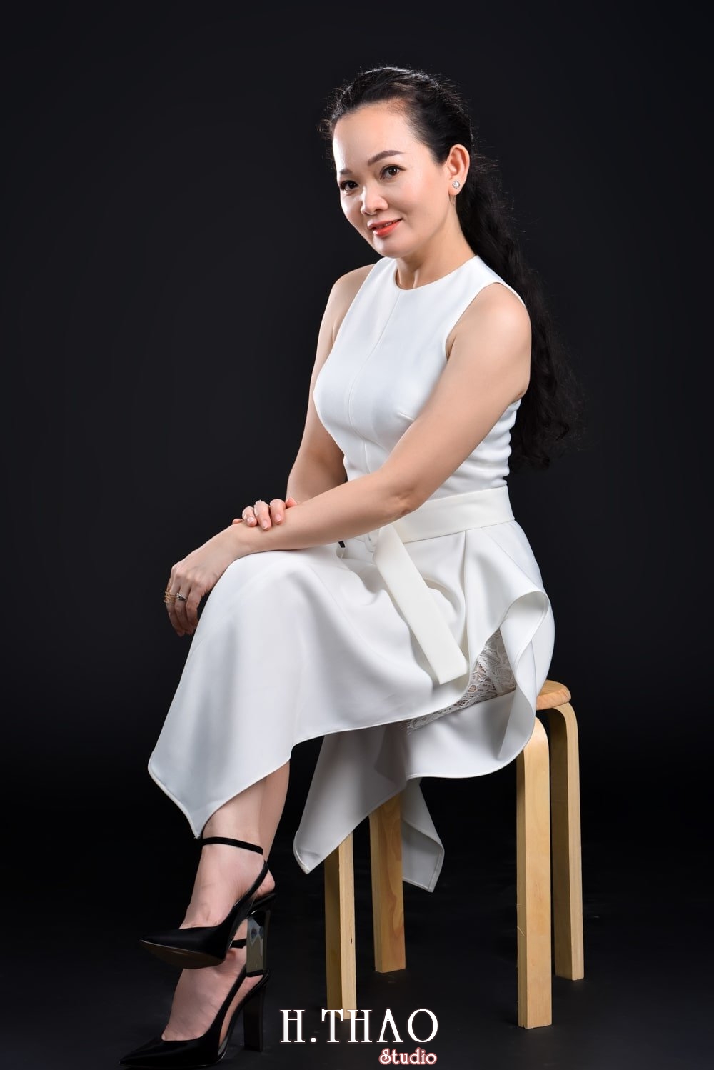 Doanh nhan nu dep 15 1 - 45 cách tạo dáng chụp ảnh siêu đẹp cho Nam và Nữ - HThao Studio