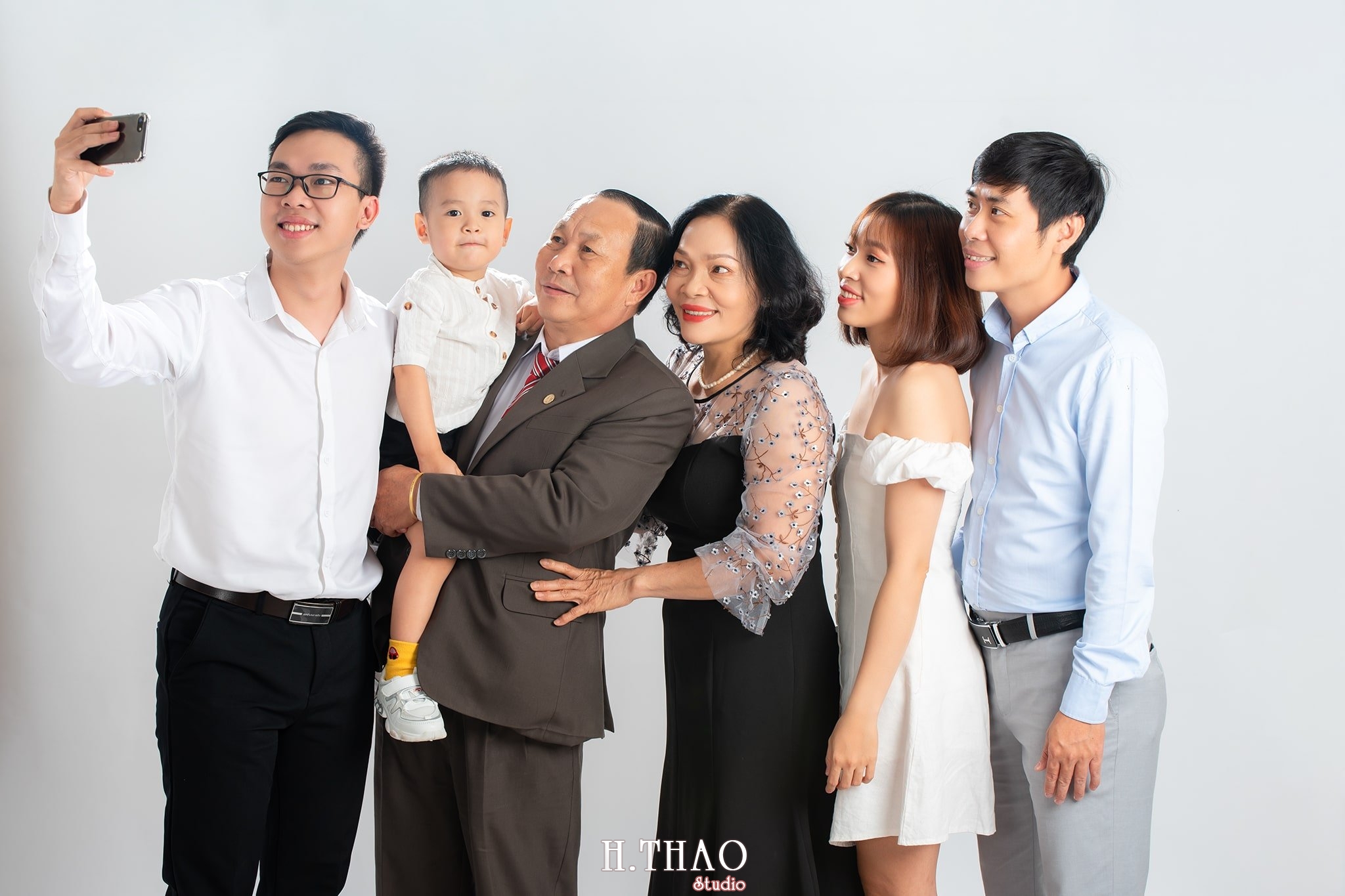 Gia dinh - #4 Concept chụp ảnh gia đình trong studio đẹp- HThao Studio