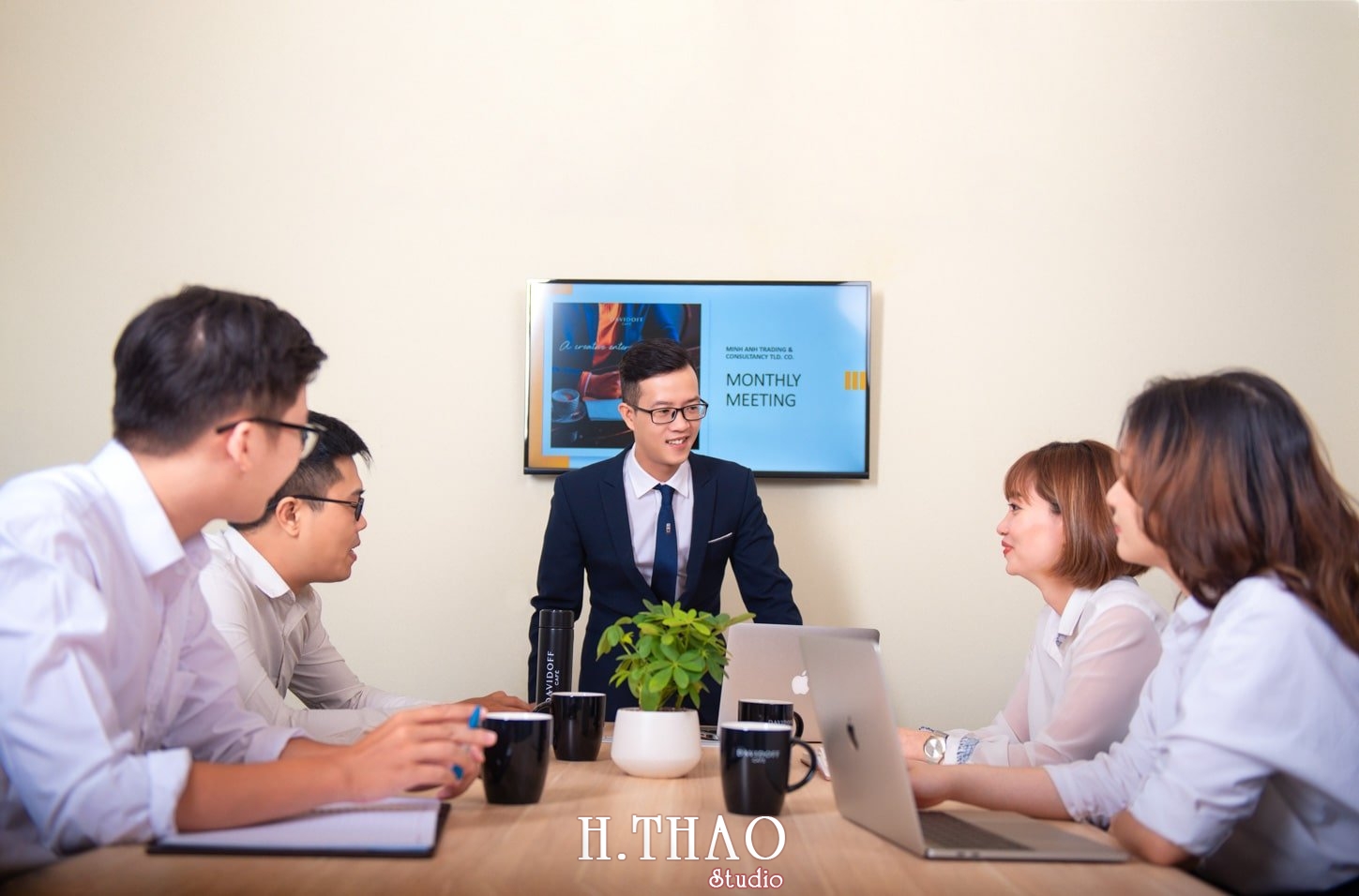 anh cong ty 1 min - Studio chụp ảnh quảng cáo doanh nghiệp tại Tp.HCM – HThao Studio