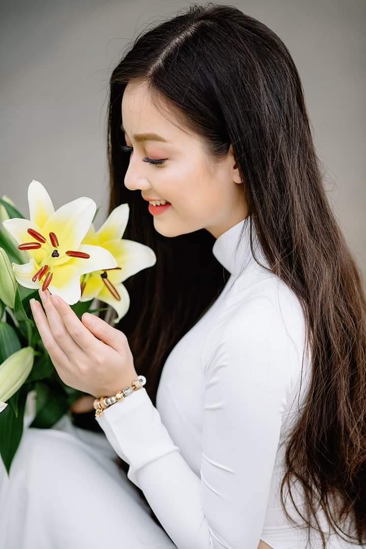 Tạo dáng để lấy góc chụp cận cảnh (Aphoto) Tạo dáng để lấy góc chụp cận cảnh (Aphoto)