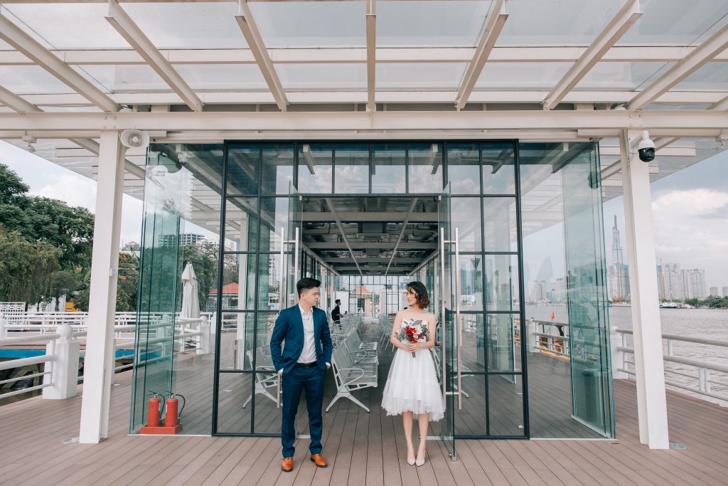 Ảnh cưới chụp ở bến tàu Bạch Đằng Quận 1