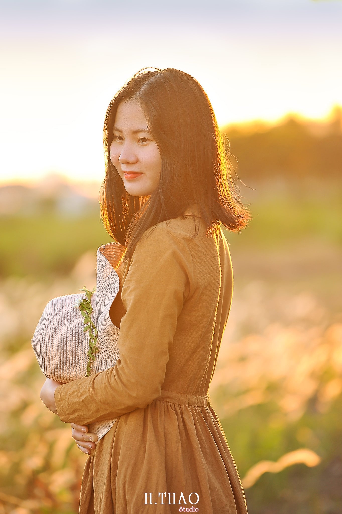 Co lau quan 9 1 min - Album ảnh chân dung nghệ thuật ngược nắng đẹp lung linh - HThao Studio