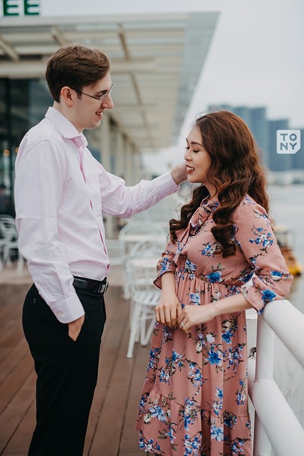 Ảnh cưới chụp ở bến tàu Bạch Đằng Quận 1