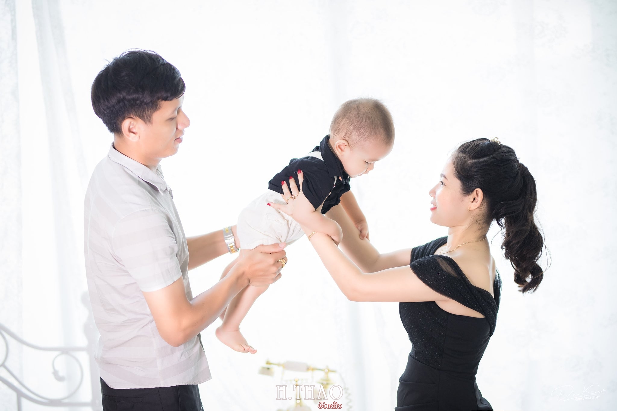 anh gia dinh 3 nguoi 3 min - Studio chuyên chụp ảnh cho bé và gia đình ở Tp.HCM - HThao Studio