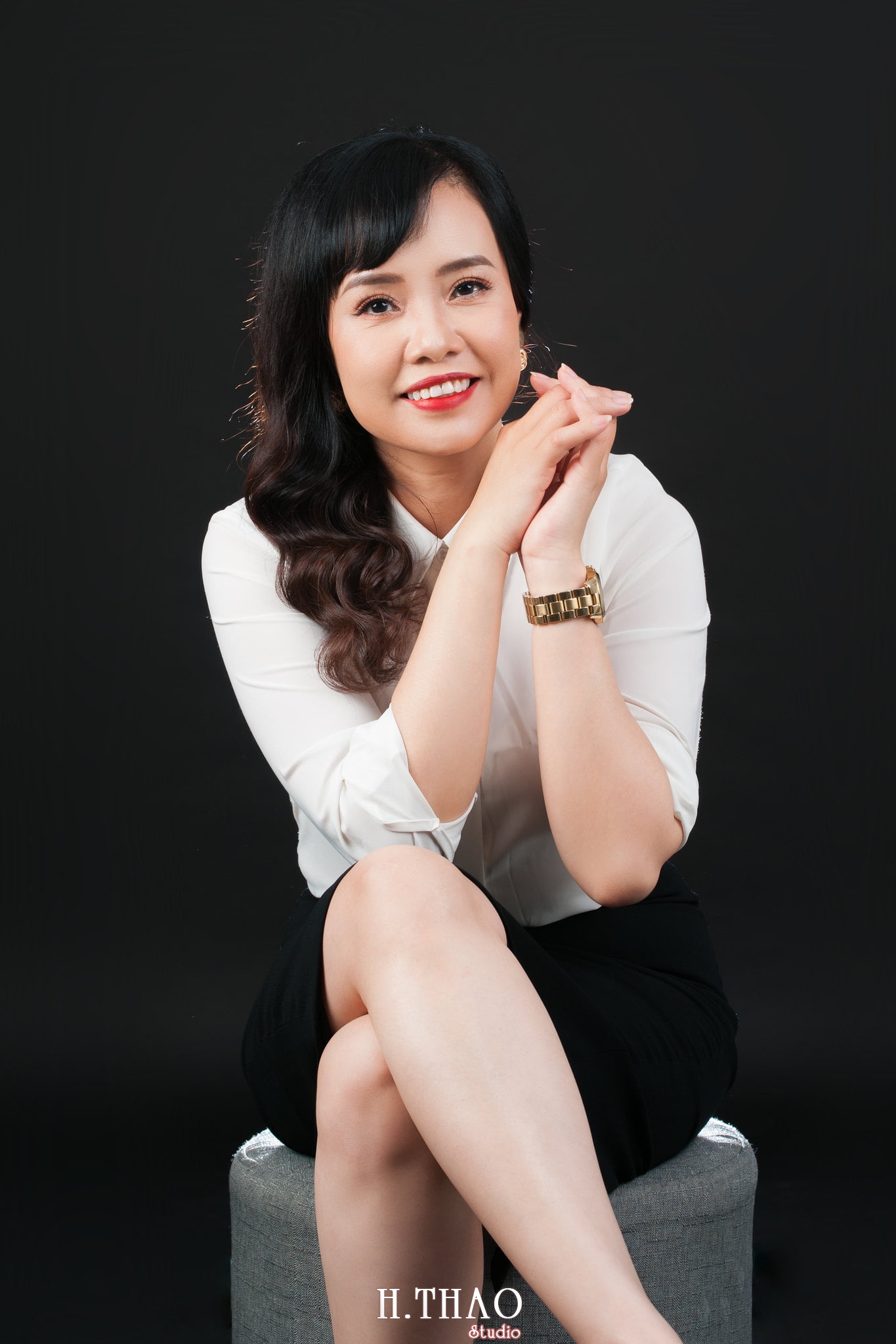Thu Trang 16 - 35 cách tạo dáng chụp ảnh doanh nhân chuyên nghiệp - HThao Studio