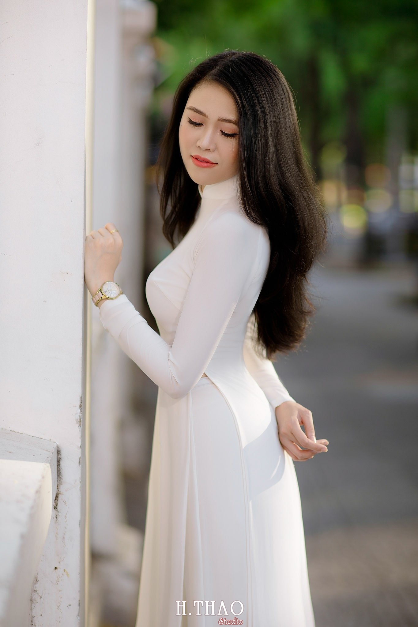 ao dai Misa 12 - Thiếu nữ bên tà áo dài trắng chụp tại nhà thờ Đức Bà đẹp thướt tha