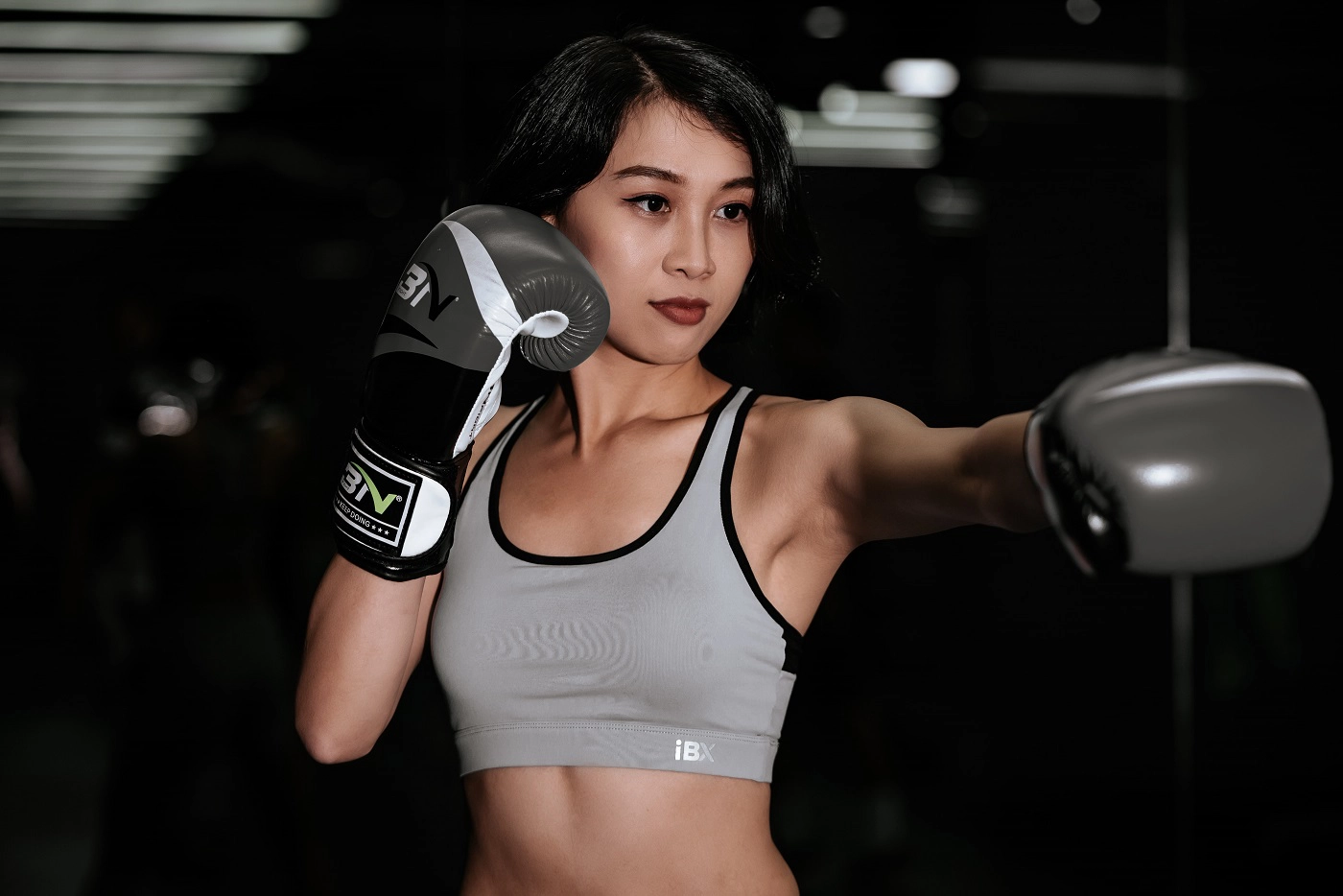 Anh chi Ngoc 28 min - Góc ảnh cô gái mạnh mẽ yêu thích Boxing – HThao Studio