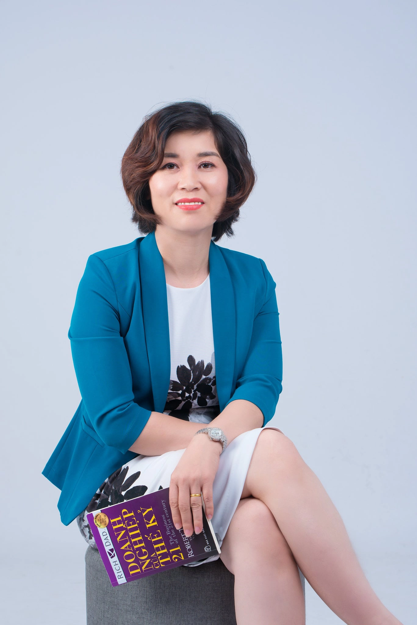 anh doanh nhan 1 min - 49 cách tạo dáng chụp ảnh profile đẹp, chuyên nghiệp nhất- HThao Studio