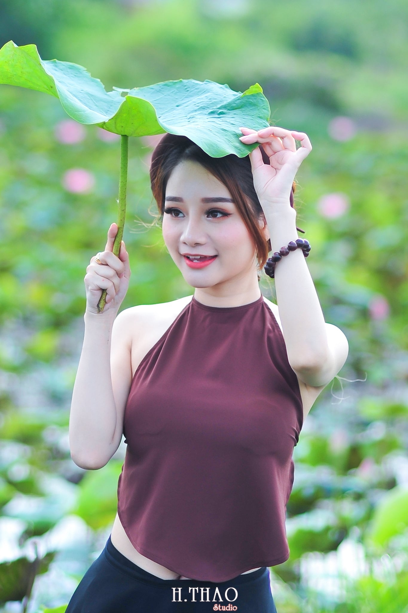 anh sen 6 - Bộ ảnh Sen với áo yếm đẹp nhẹ nhàng - HThao Studio