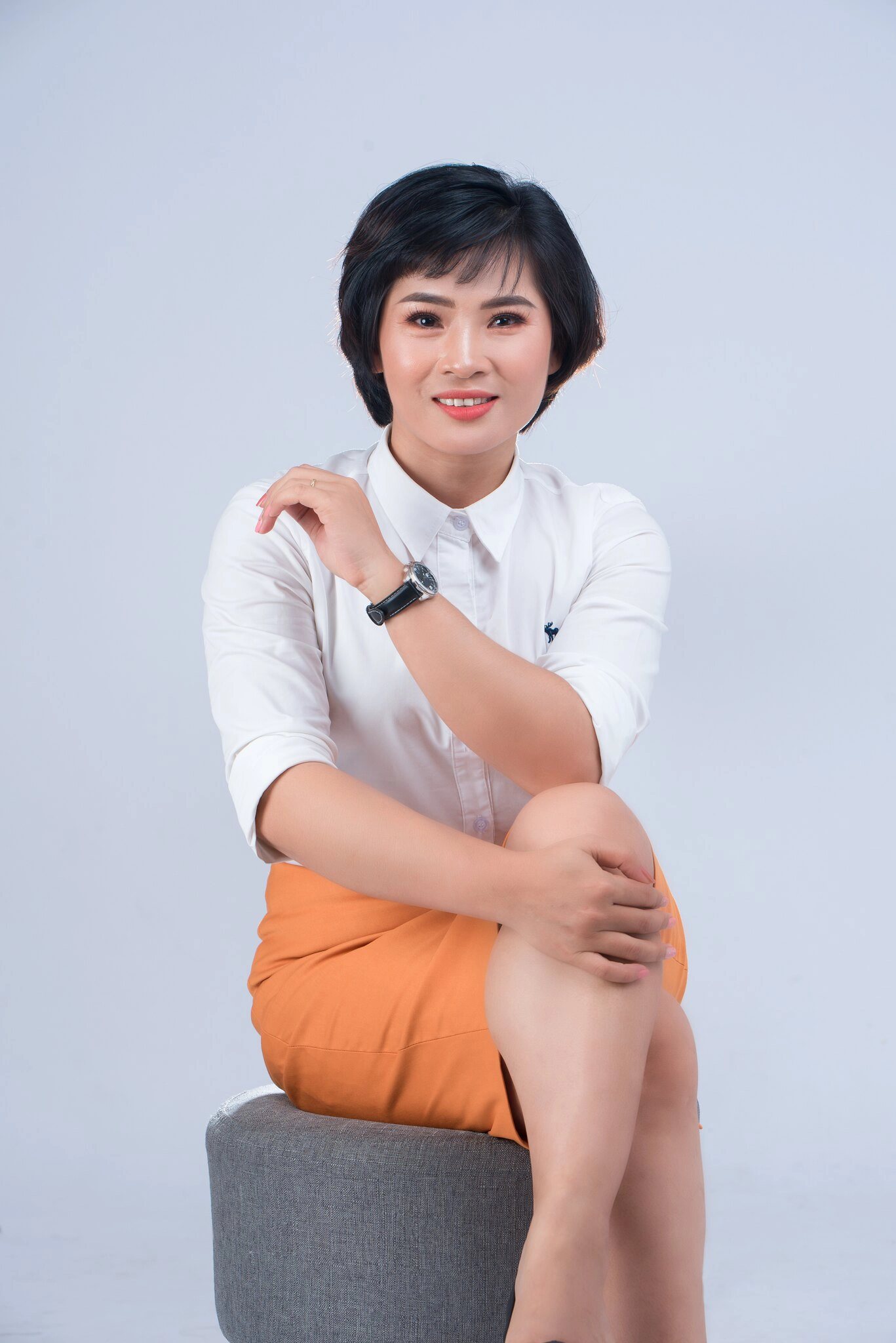 cong ty manulife 14 min - 49 cách tạo dáng chụp ảnh profile đẹp, chuyên nghiệp nhất- HThao Studio