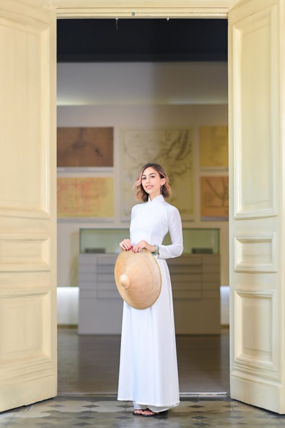 Anh ao dai 12 min 585x878 - B&aacute;o gi&aacute; chụp ảnh ngoại cảnh 1 người nam nữ tại Tp.HCM