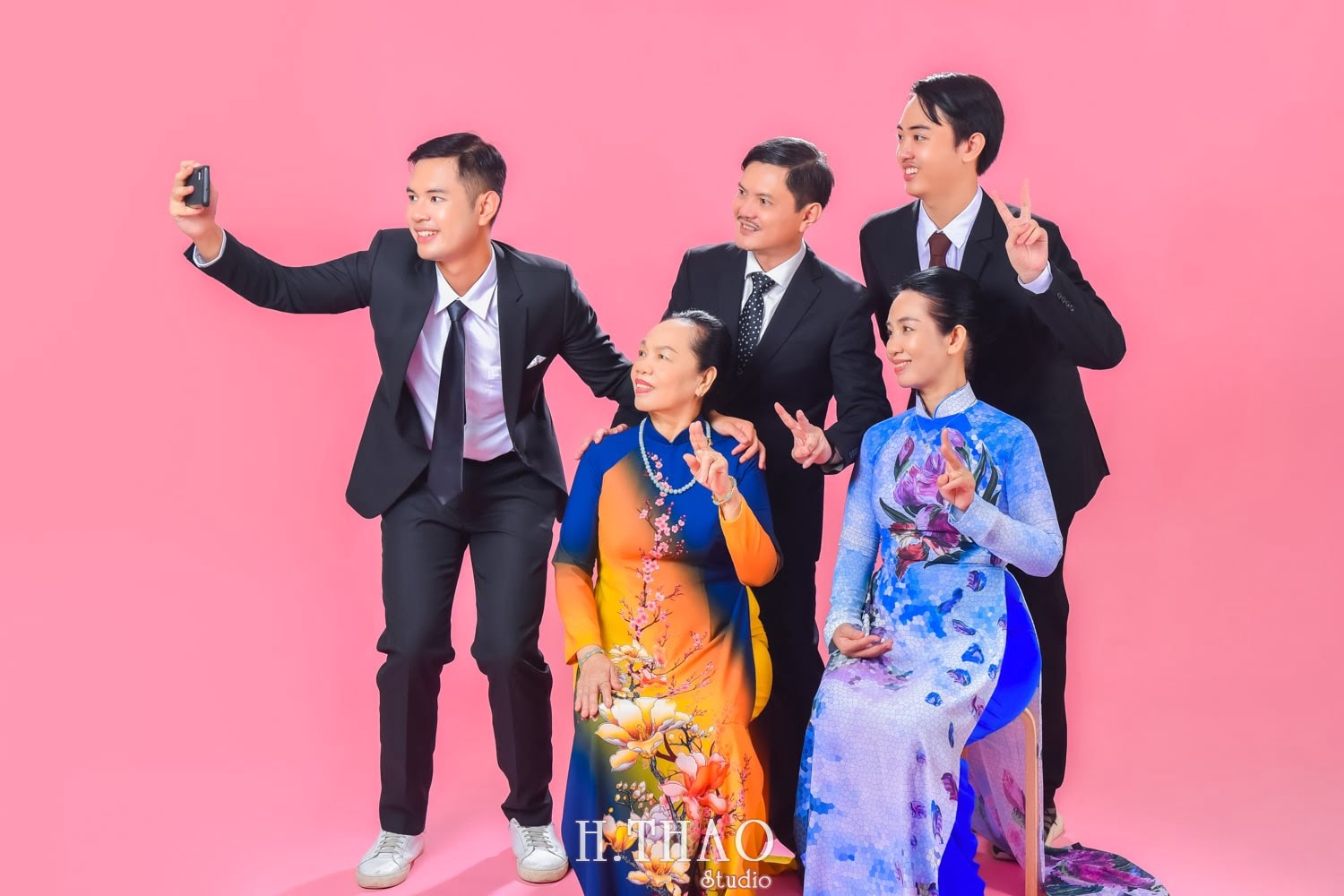 Anh gia dinh 5 min - Bỏ túi 3 bí quyết chụp ảnh gia đình đẹp - HThao Studio