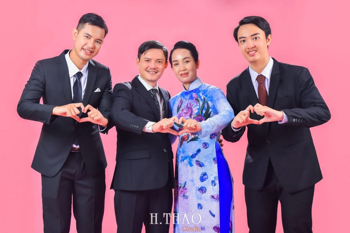 Chụp ảnh gia đình trong studio đẹp
