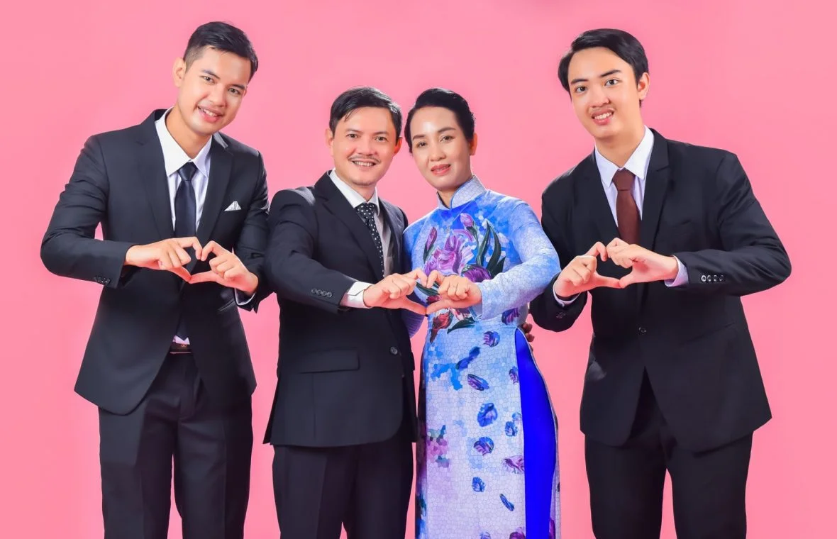 Chụp ảnh gia đình trong studio đẹp