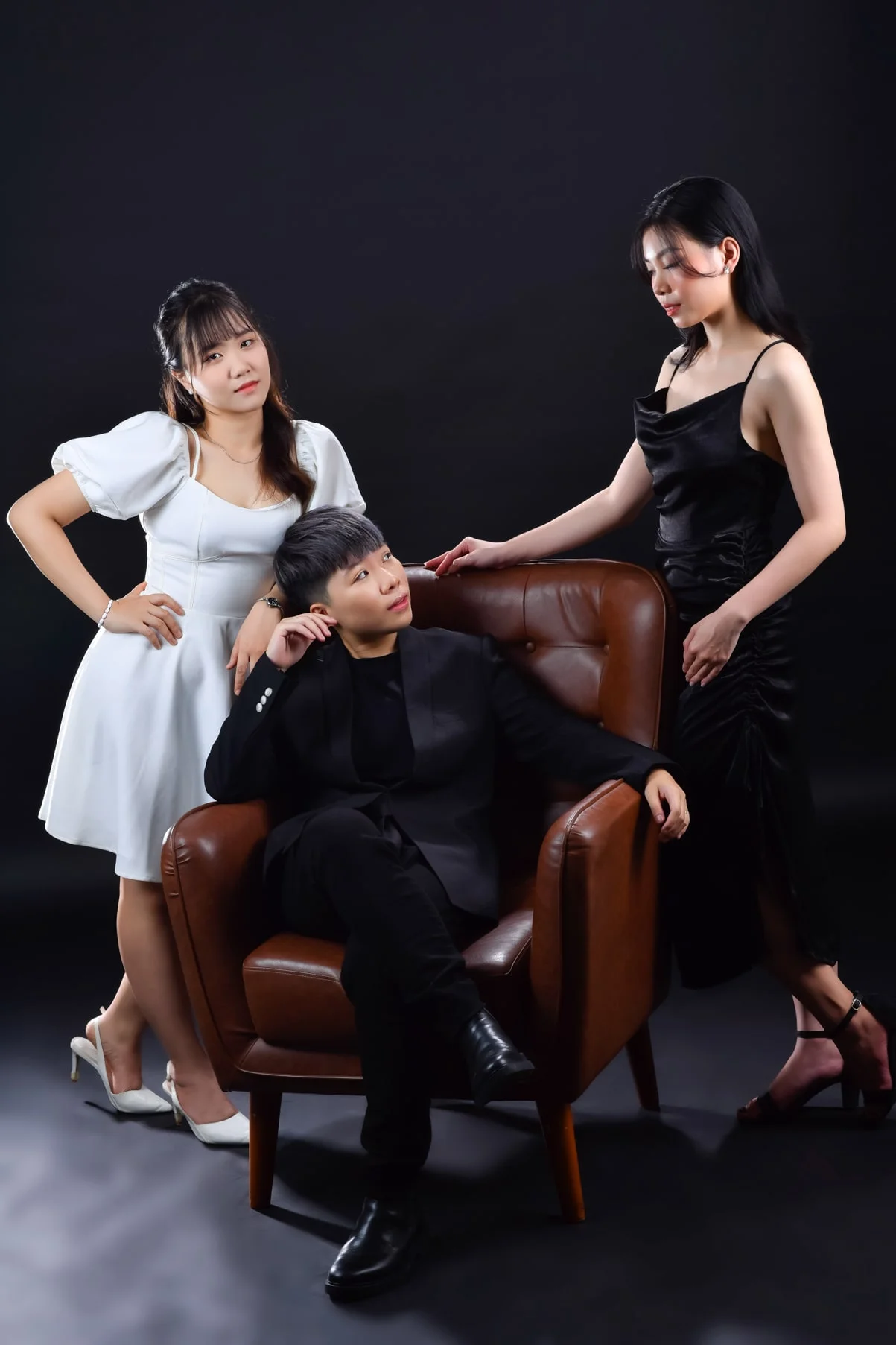 Studio chụp ảnh bạn thân giá rẻ tại Tp.HCM - HThao Studio Anh nhom ban than 12 min - Studio chụp ảnh bạn thân giá rẻ tại Tp.HCM - HThao Studio