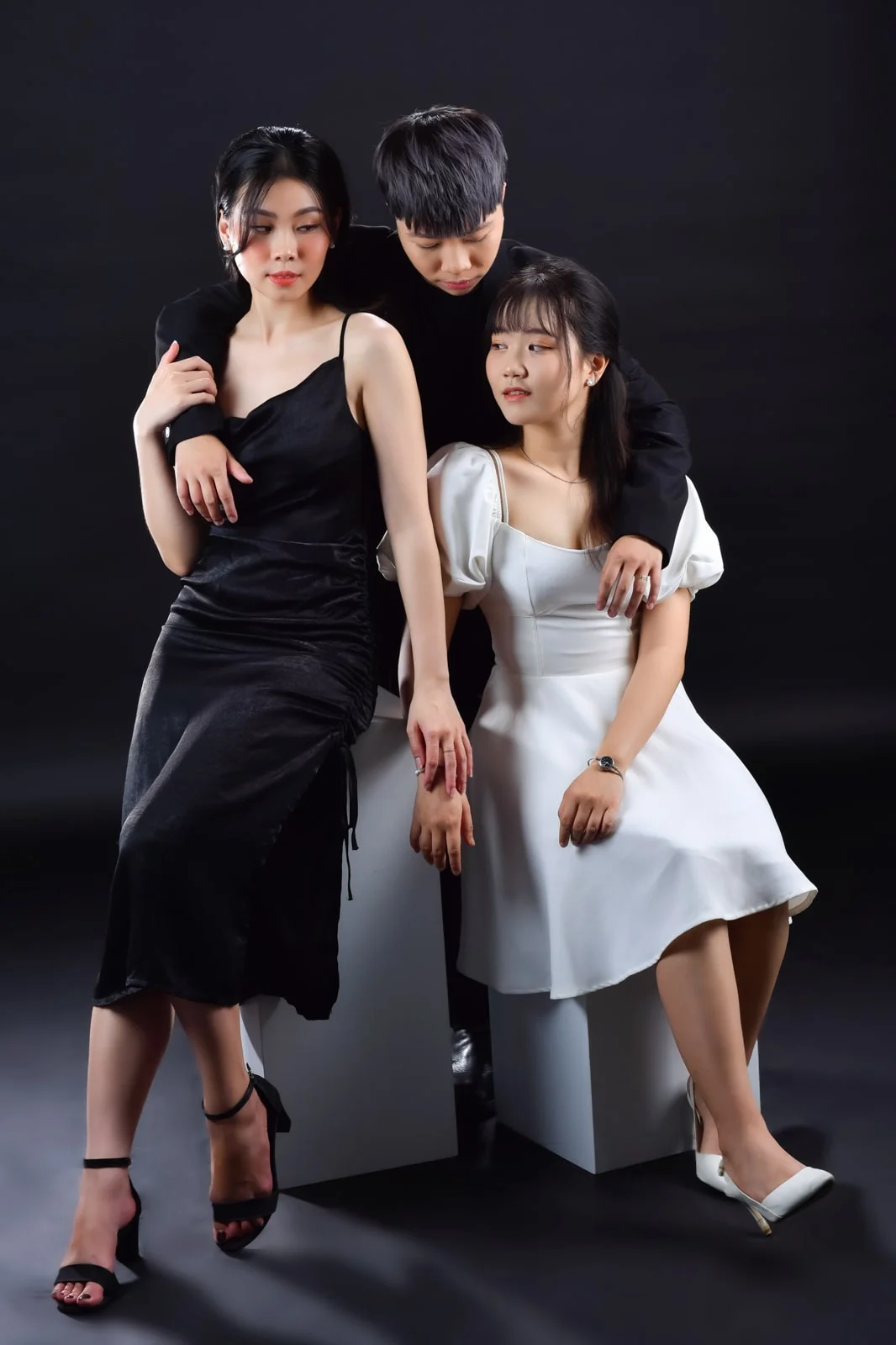 Anh nhom ban than 19 min - Studio chụp ảnh bạn thân giá rẻ tại Tp.HCM - HThao Studio